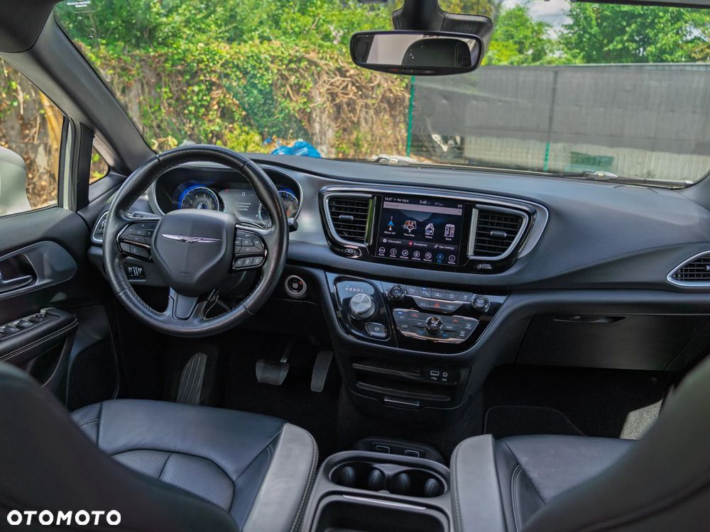 Chrysler Pacifica - 17
