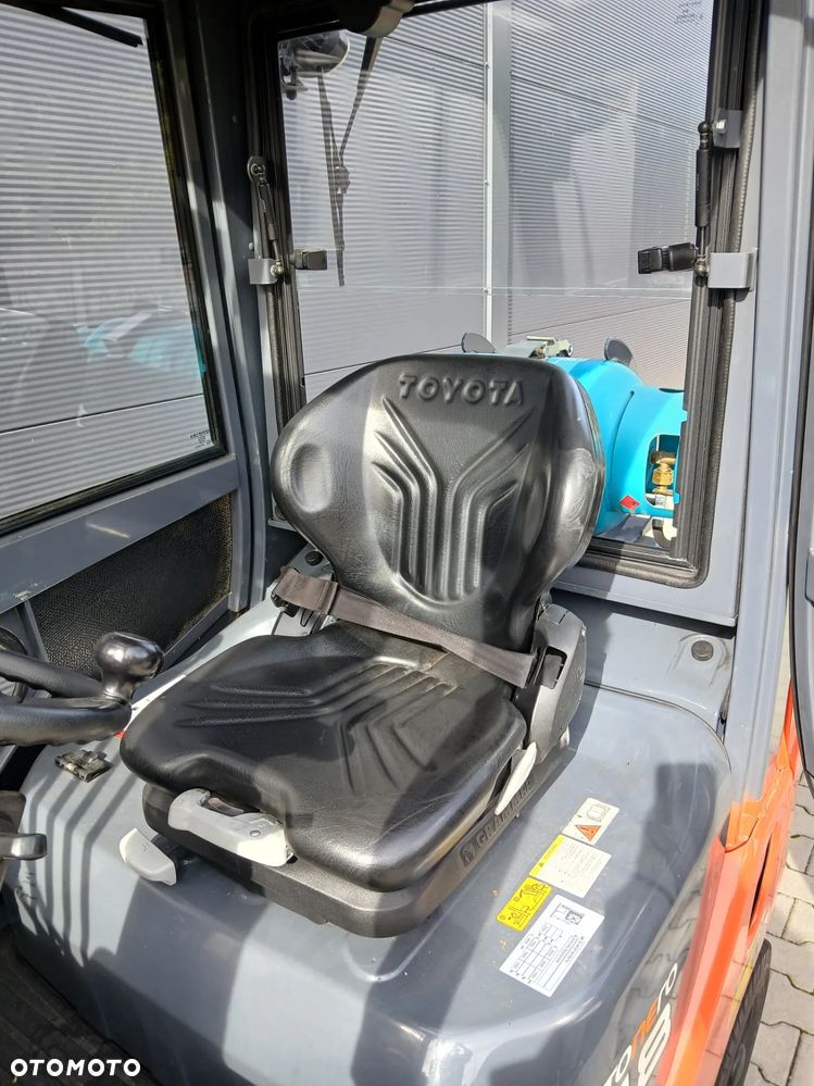 Toyota 02-8FGF18 - 8