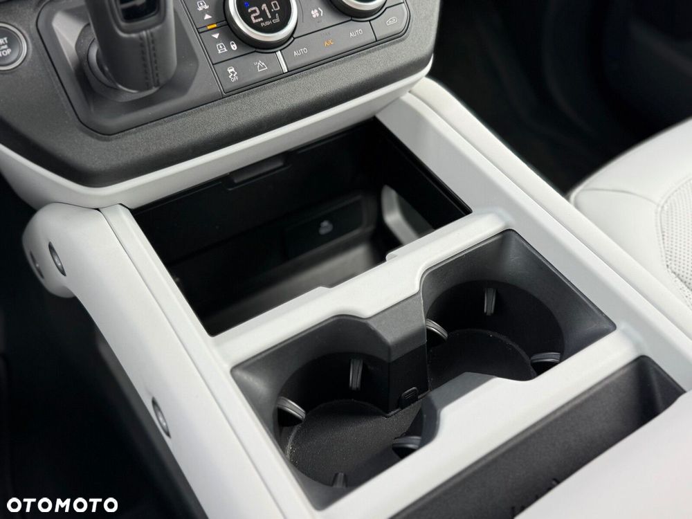 Land Rover Defender - 23