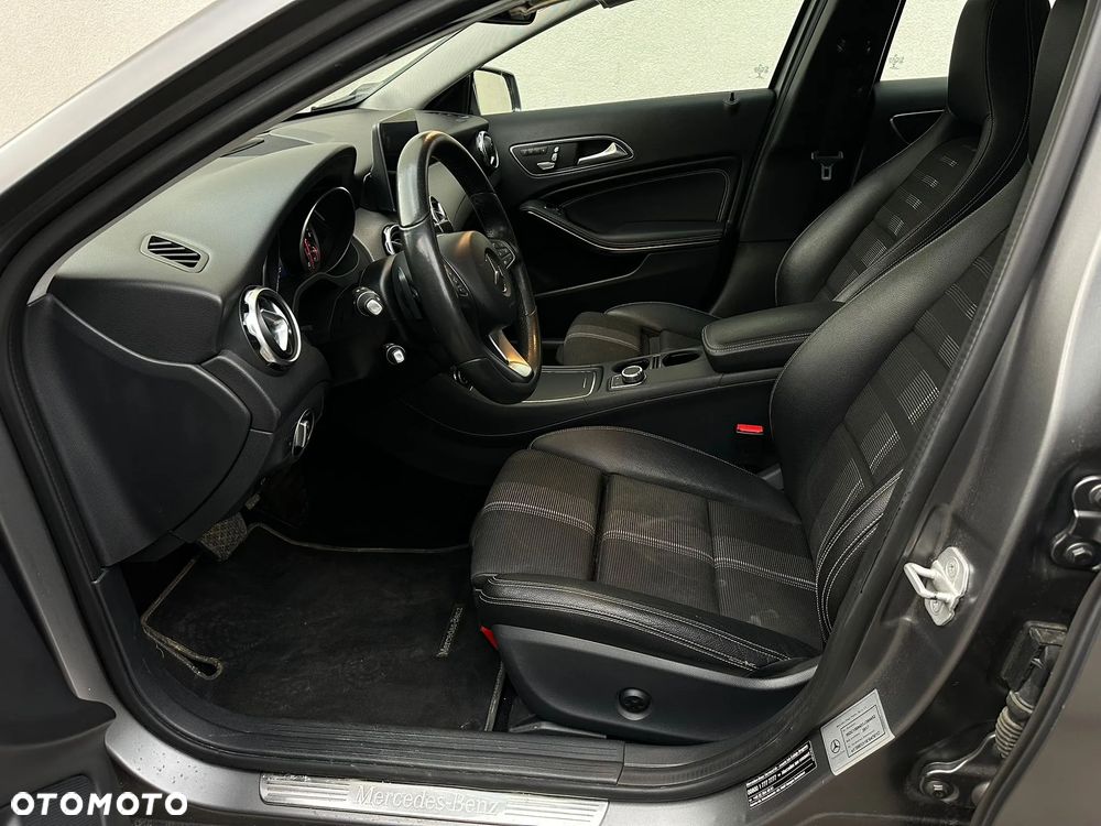 Mercedes-Benz GLA 200 7G-DCT - 21