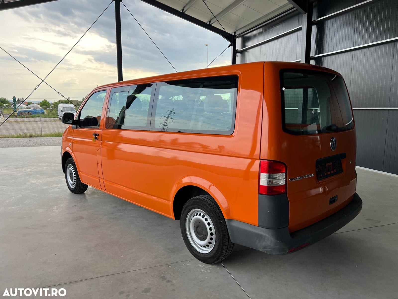 Volkswagen Transporter - 4