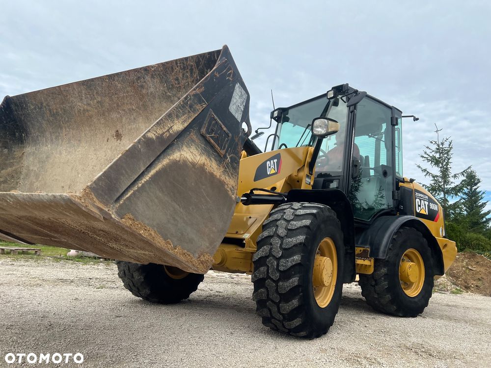 Caterpillar Ładowarka łamana 906M Cat łyżka widły 907 908 5 6 ton SZYBKOZŁĄCZE HYDRAULICZNE dodatkowe linie ZAMIATARKA za dopłatą - 30