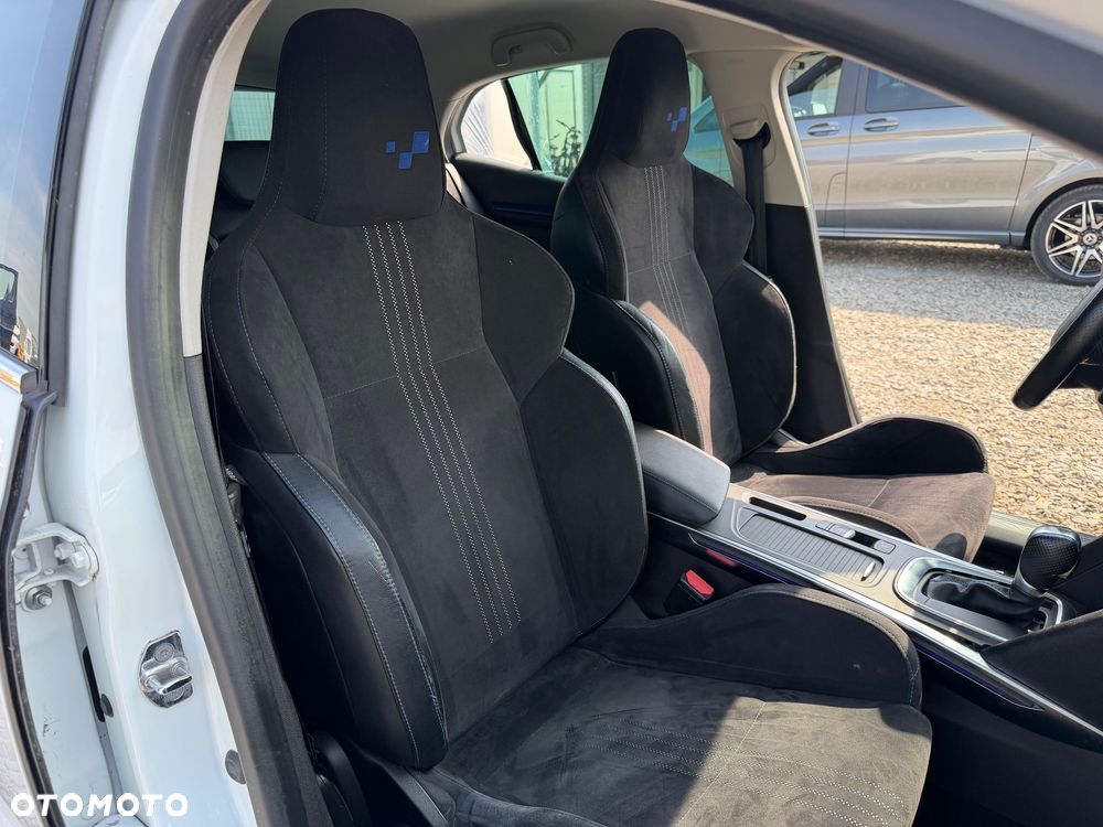 Renault Megane ENERGY TCe 205 EDC GT - 18