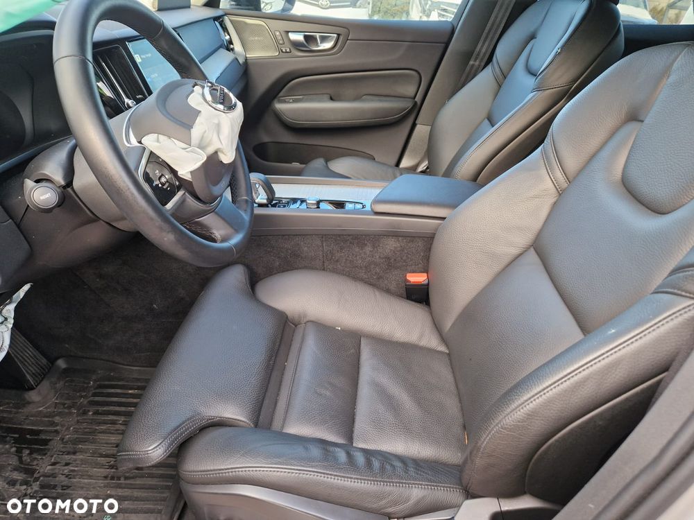 Volvo XC 60 B4 B R-Design - 12