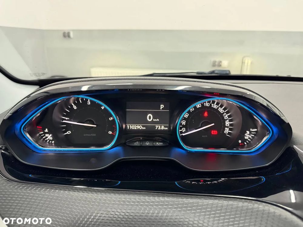 Peugeot 2008 BlueHDi FAP 120 STOP & START EAT6 Allure - 17