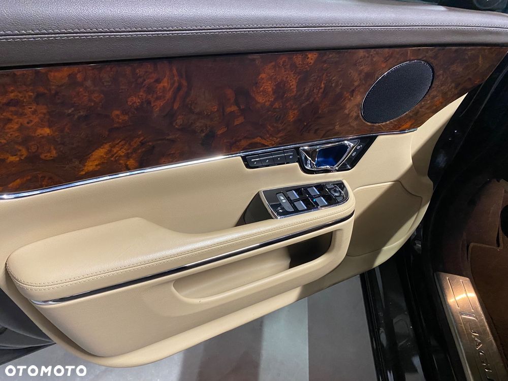 Jaguar XJ 3.0 D V6 Premium Luxury - 9