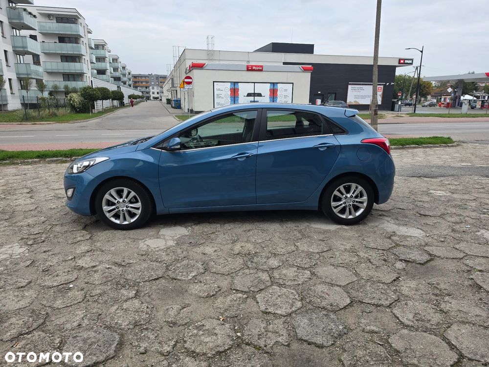 Hyundai i30 blue 1.6 CRDi YES Gold - 2