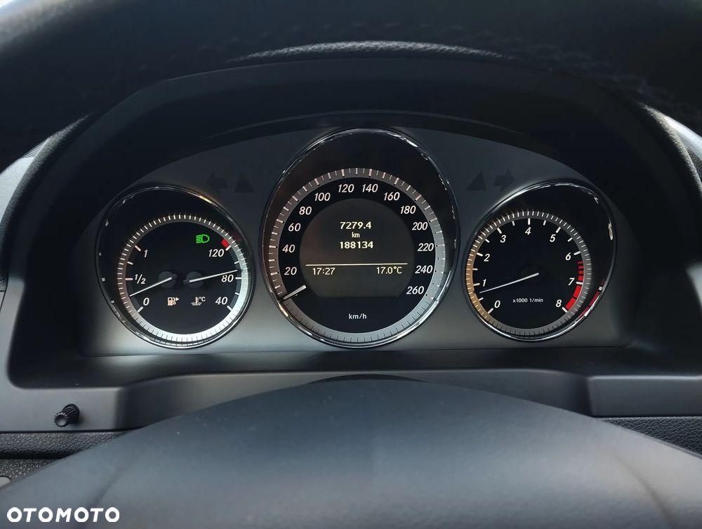 Mercedes-Benz Klasa C 180 T Kompressor BlueEFFICIENCY Avantgarde - 29