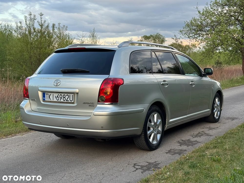 Toyota Avensis 2.0 D-4D Executive - 3