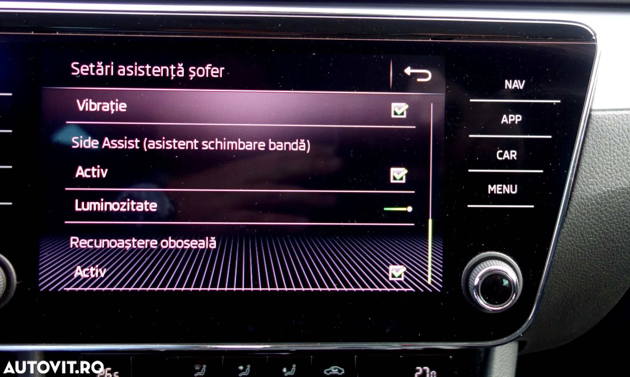 Skoda Superb Combi 2.0 TDI DSG Style - 17