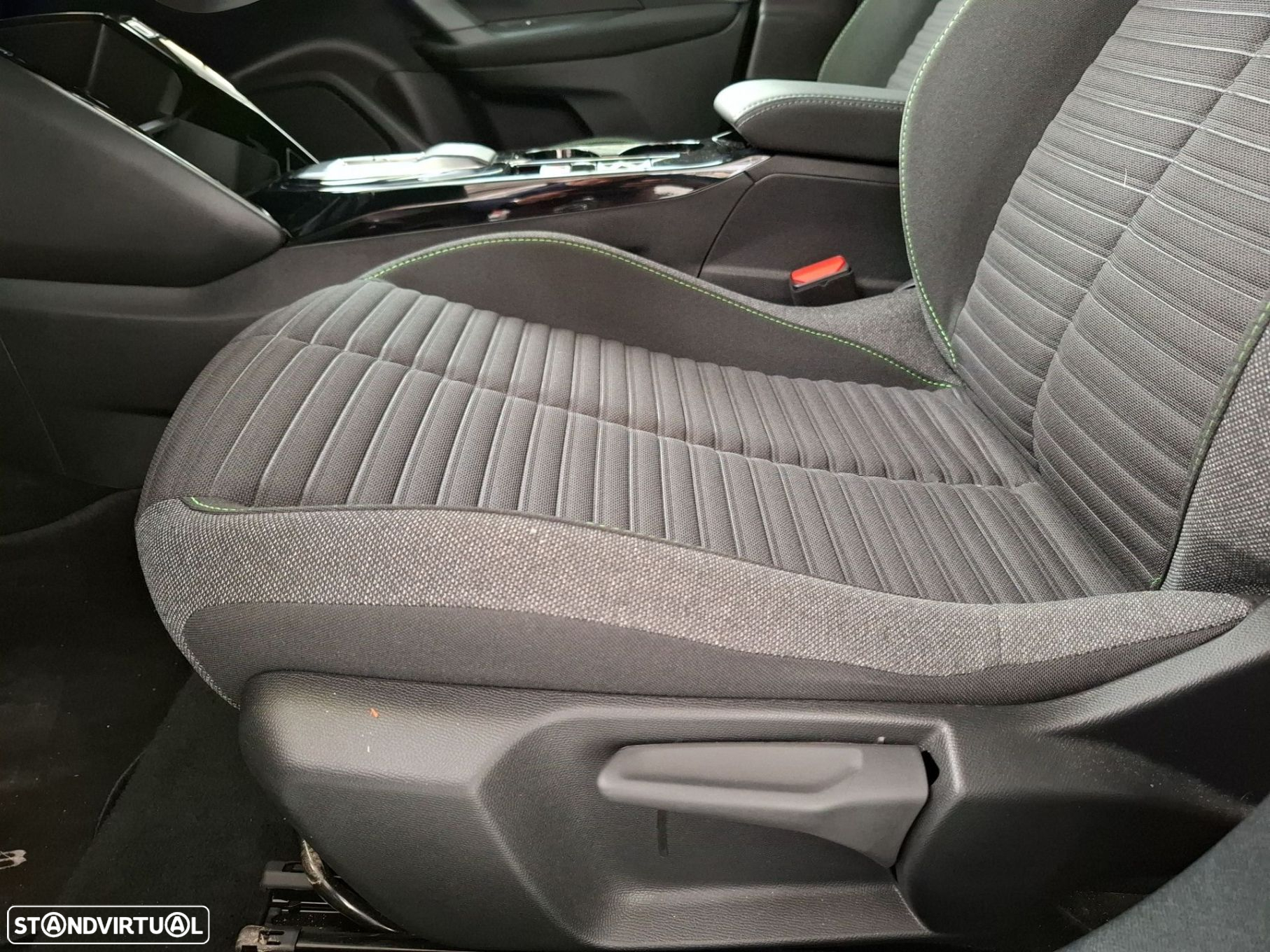 Peugeot e-2008 54 kWh Active - 23