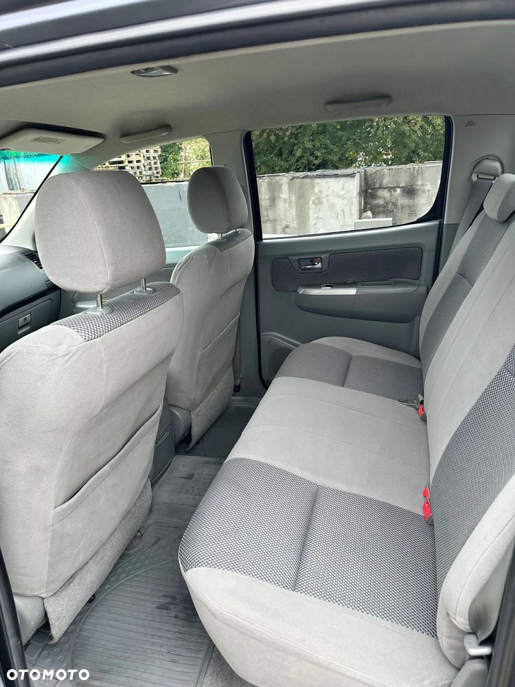 Toyota Hilux 2.5 D-4D DLX - 6