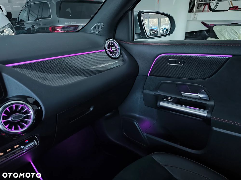 Mercedes-Benz GLA 200 AMG Line - 34