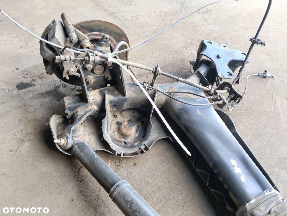 BELKA OŚ ZAWIESZENIA TYŁ TARCZE Z ABS RENAULT MEGANE III HB 5D - 3