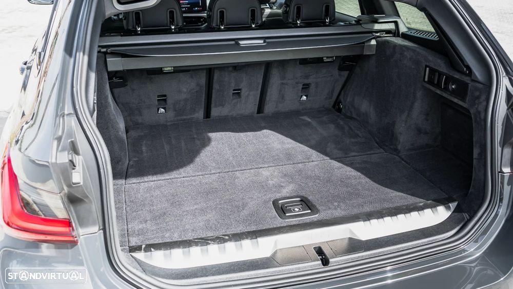 BMW 330 e Pack Desportivo M Pro Auto - 40