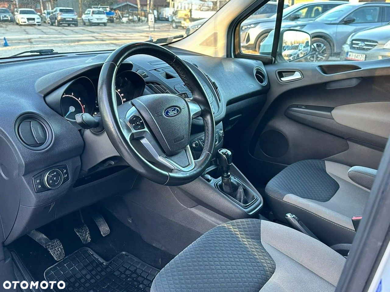 Ford Transit Courier - 8