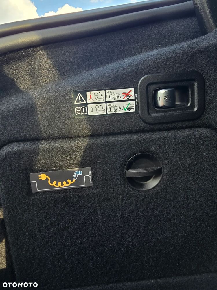 Mercedes-Benz Klasa C 300 e 9G-TRONIC - 17