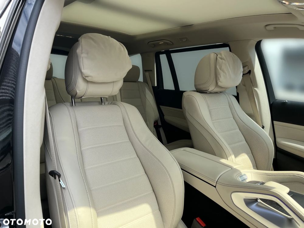 Mercedes-Benz GLS - 12
