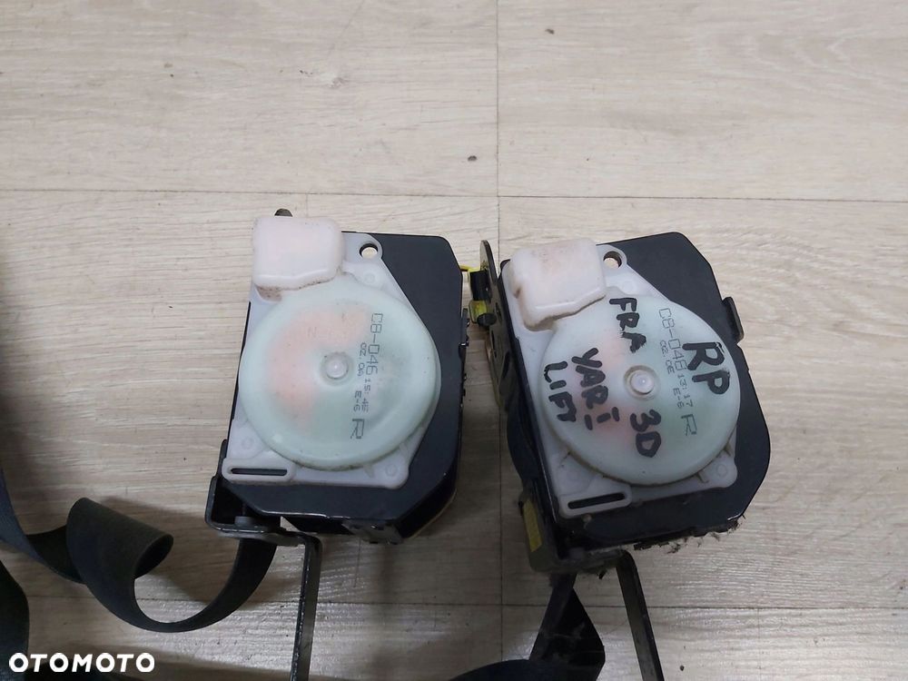 Toyota Yaris I LIFT pas bezpieczeństwa prawy przód 3D FRANCUZ - 2