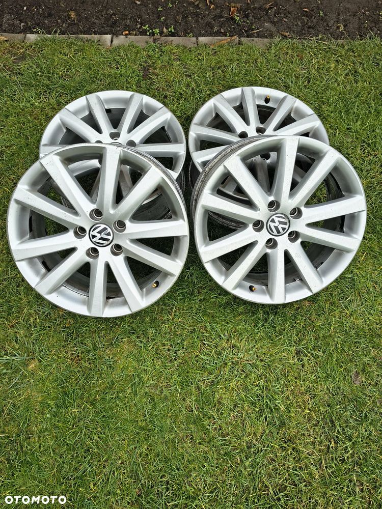 Volkswagen Passat - 36