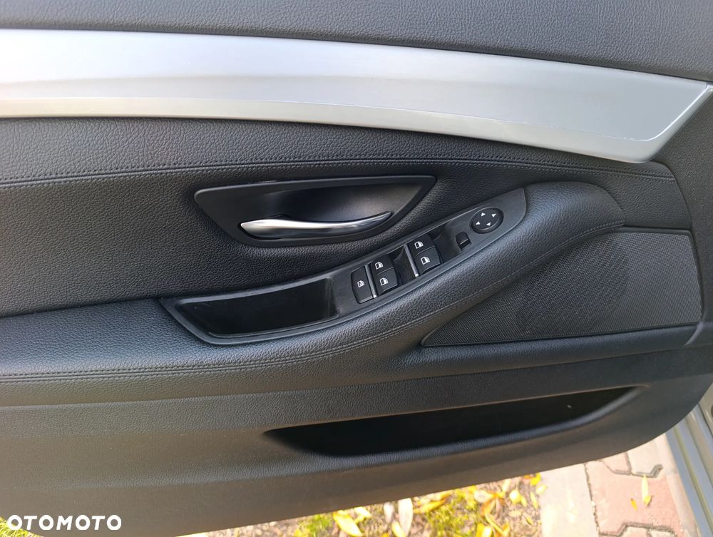 BMW Seria 5 520d xDrive Touring - 13