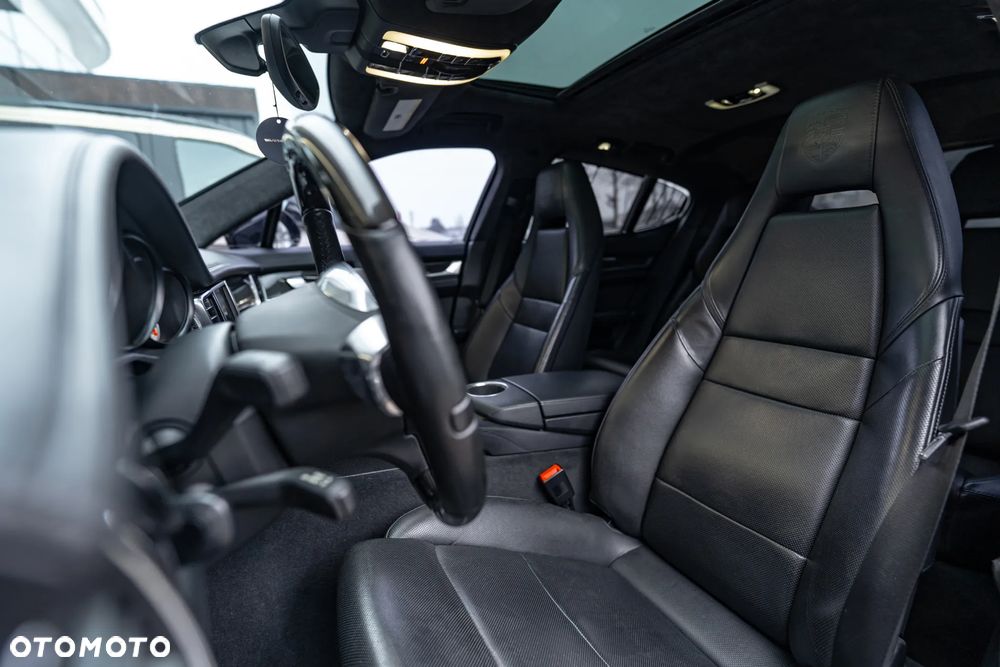 Porsche Panamera Turbo PDK - 21
