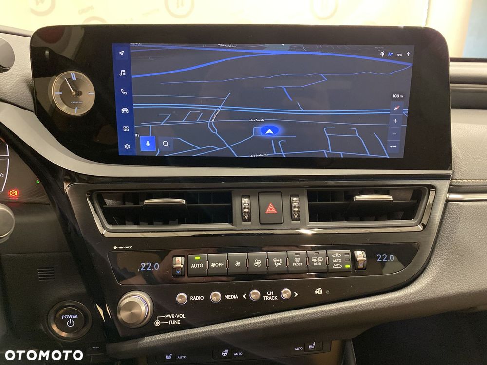 Lexus ES 300h F Sport Design - 15
