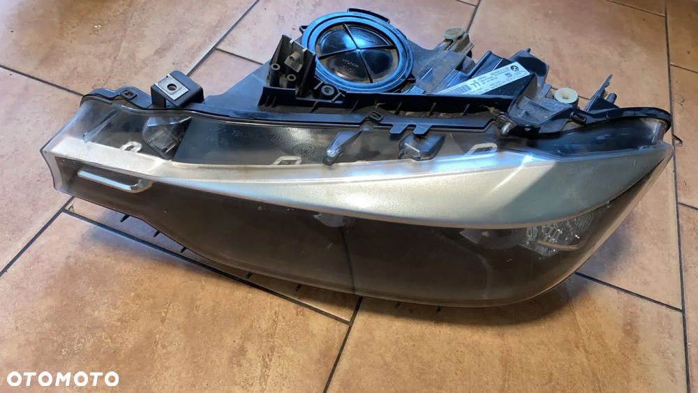 BMW F30 F31 REFLEKTOR LAMPA PRZEDNIA LEWA PRZÓD EUROPA 7259523 USZKODZONE UCHWYTY - 1