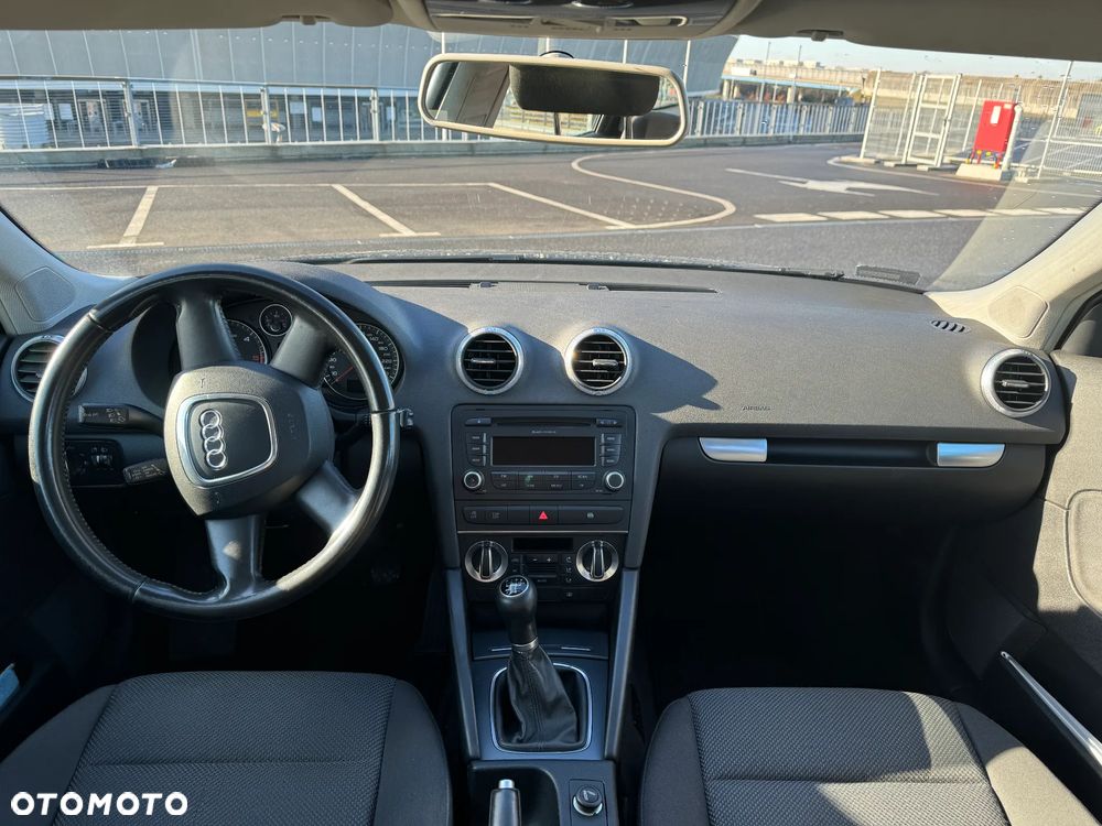 Audi A3 Sportback 1.6 TDI DPF Ambiente - 14