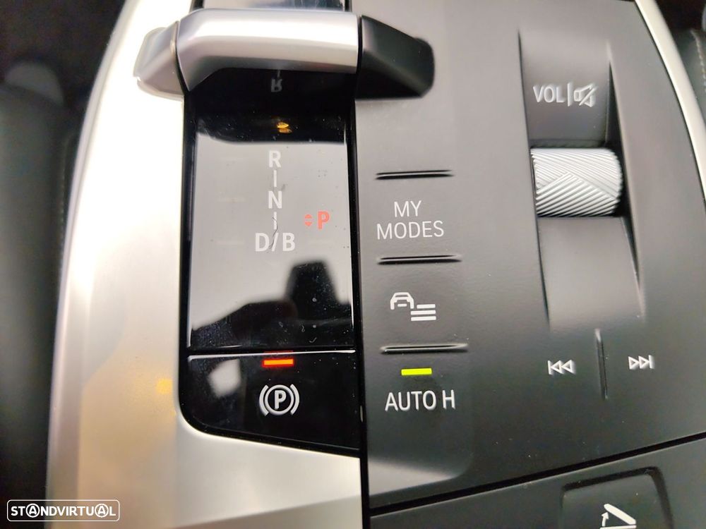 BMW iX1 eDrive20 Pack Desportivo M - 31