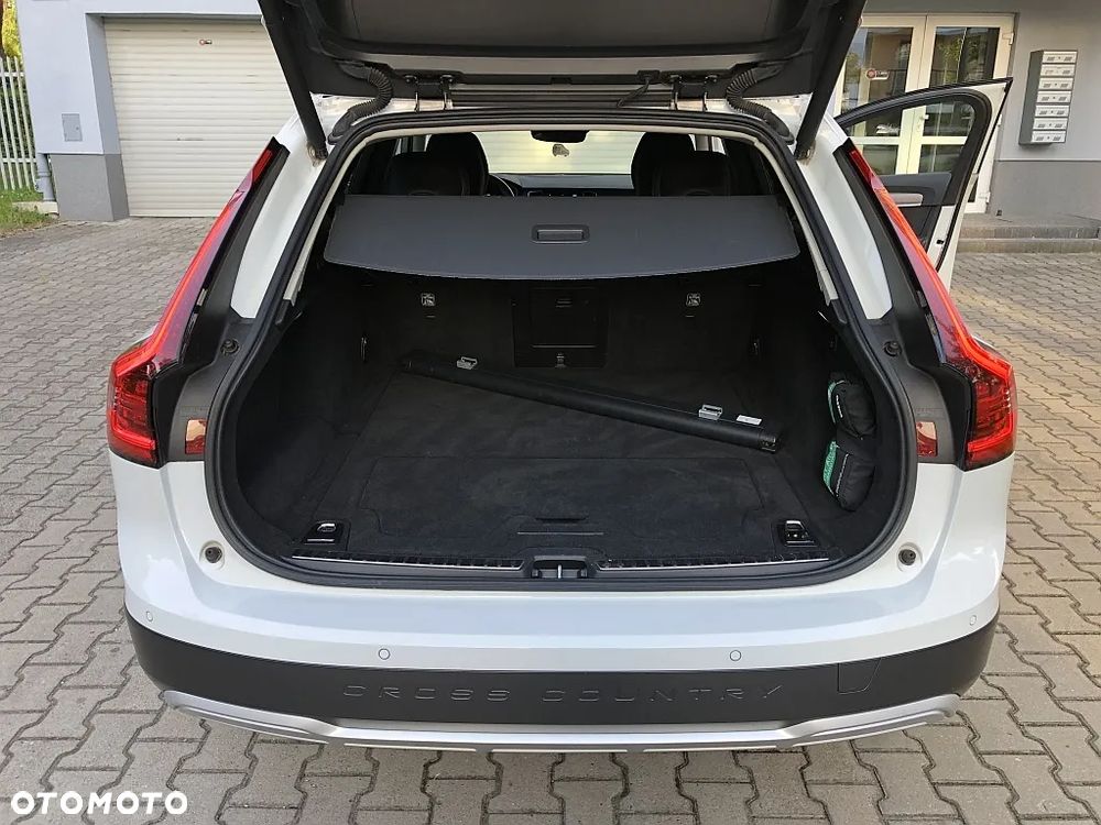 Volvo V90 Cross Country - 33