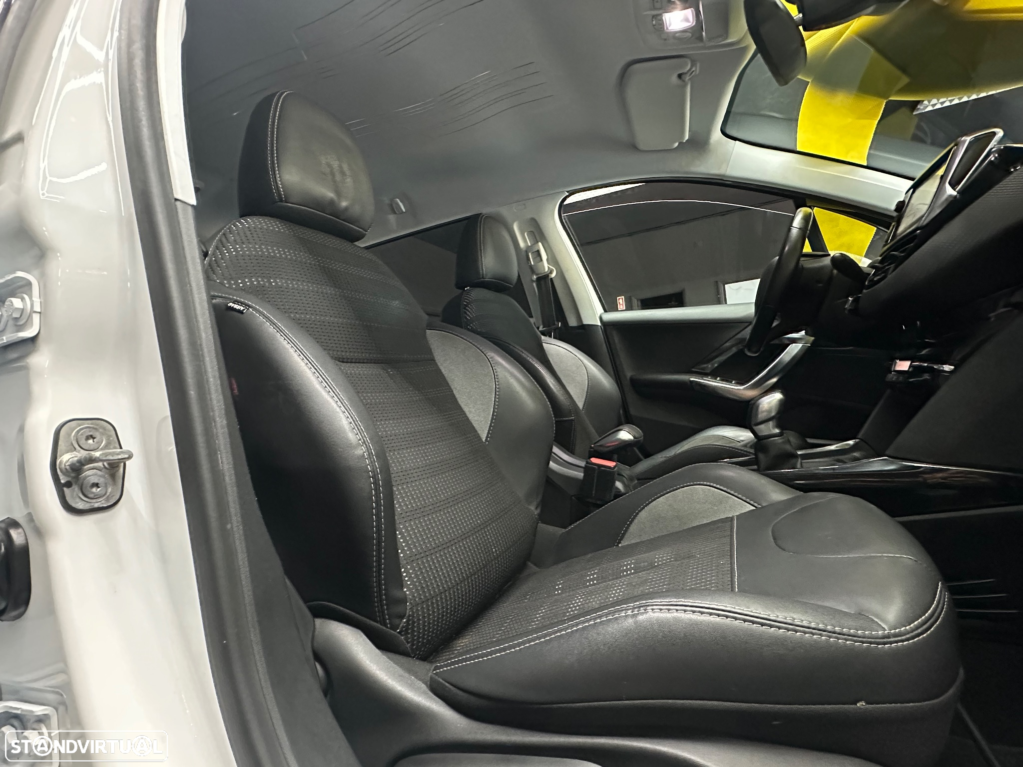 Peugeot 2008 1.6 BlueHDi Allure - 17