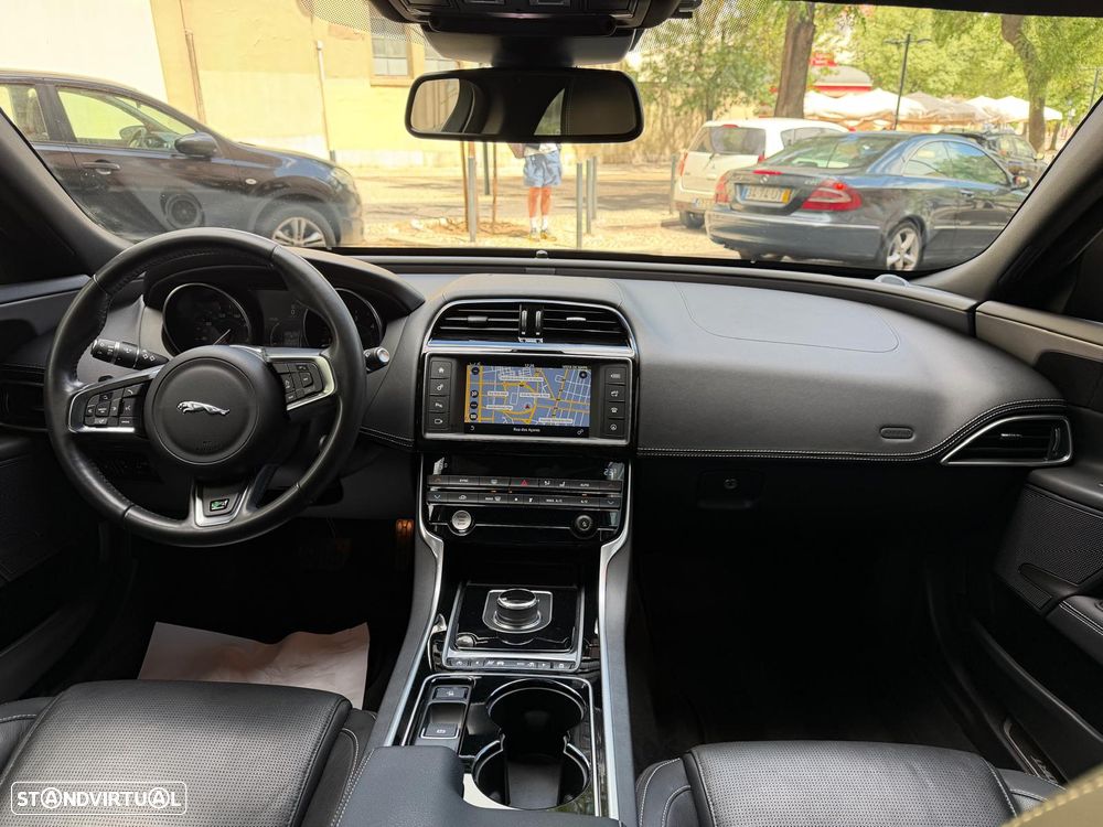 Jaguar XE 2.0 D R-Sport Aut. - 20