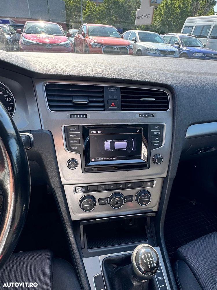 Volkswagen Golf 1.6 TDI BlueMotion Technology Comfortline - 10