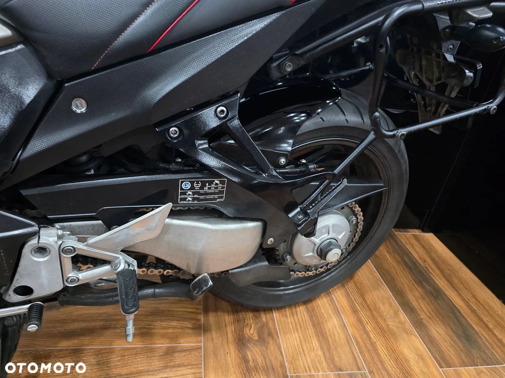 Honda VFR - 11