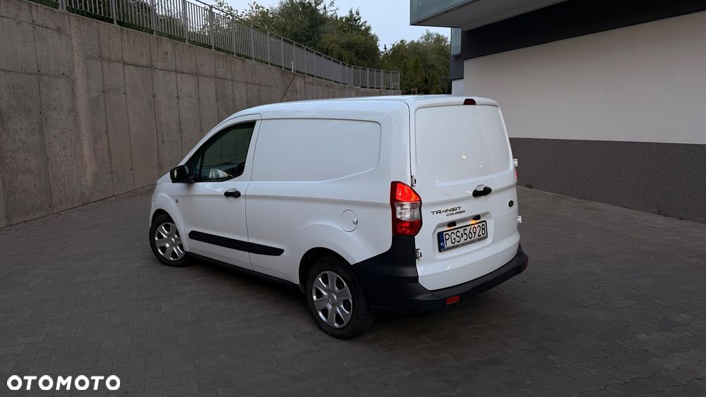 Ford Transit Courier 2018 photo 3
