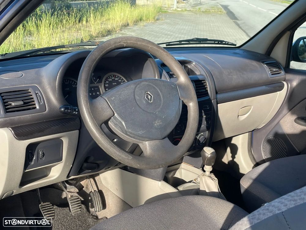 Renault Clio 1.2 16V Privilège - 12