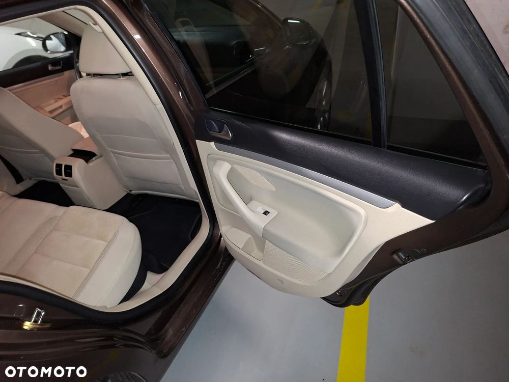 Volkswagen Golf 2.0 TDI Highline - 14