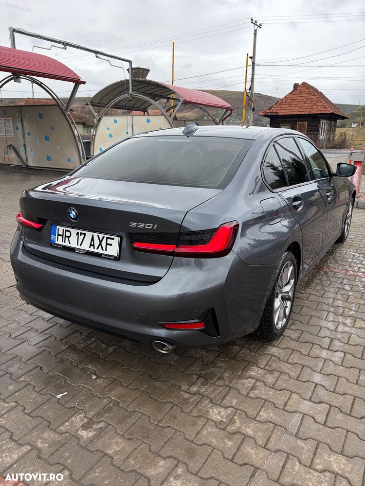 BMW Seria 3 330i AT - 3