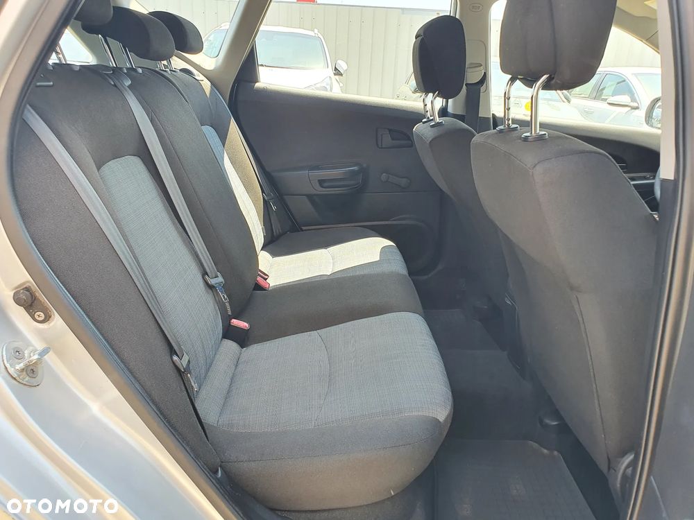 Kia Ceed 1.6 M - 11