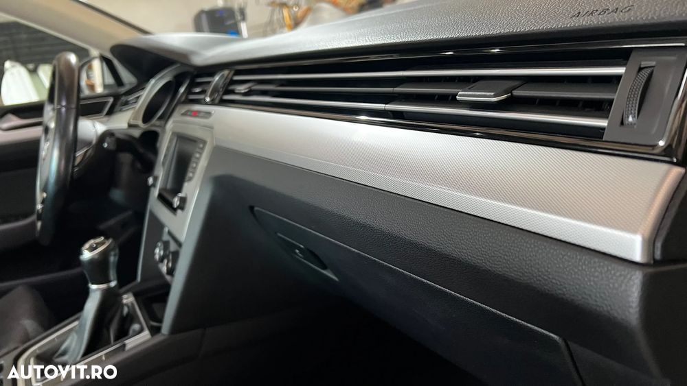 Volkswagen Passat 2.0 TDI Highline - 11