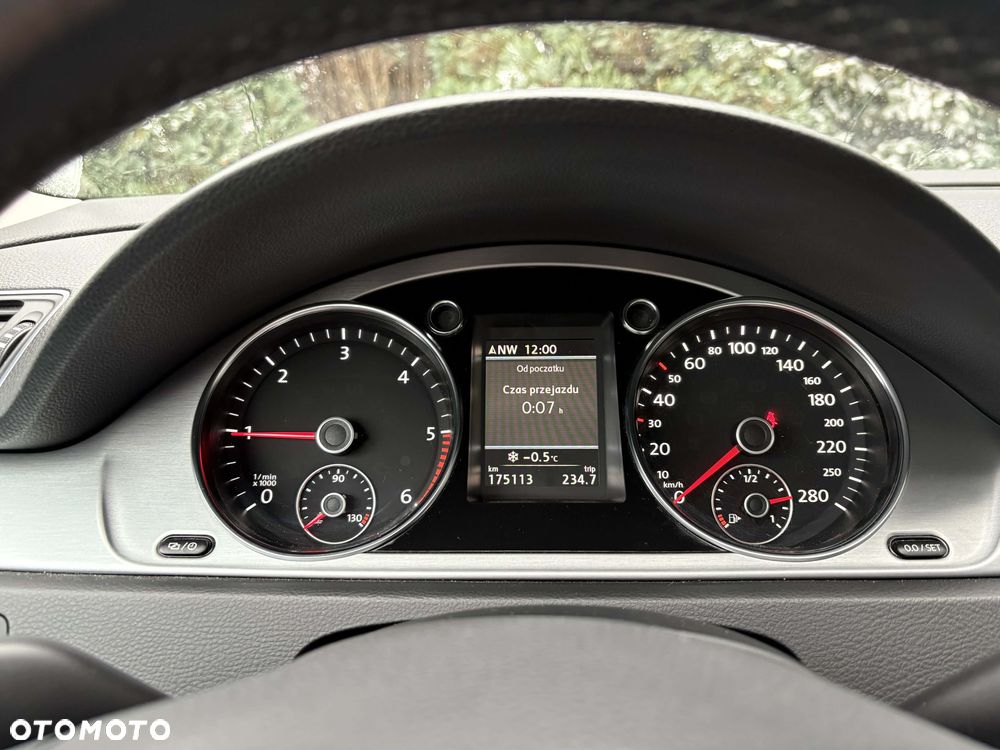 Volkswagen Passat 2.0 TDI BlueMotion Technology Comfortline - 12