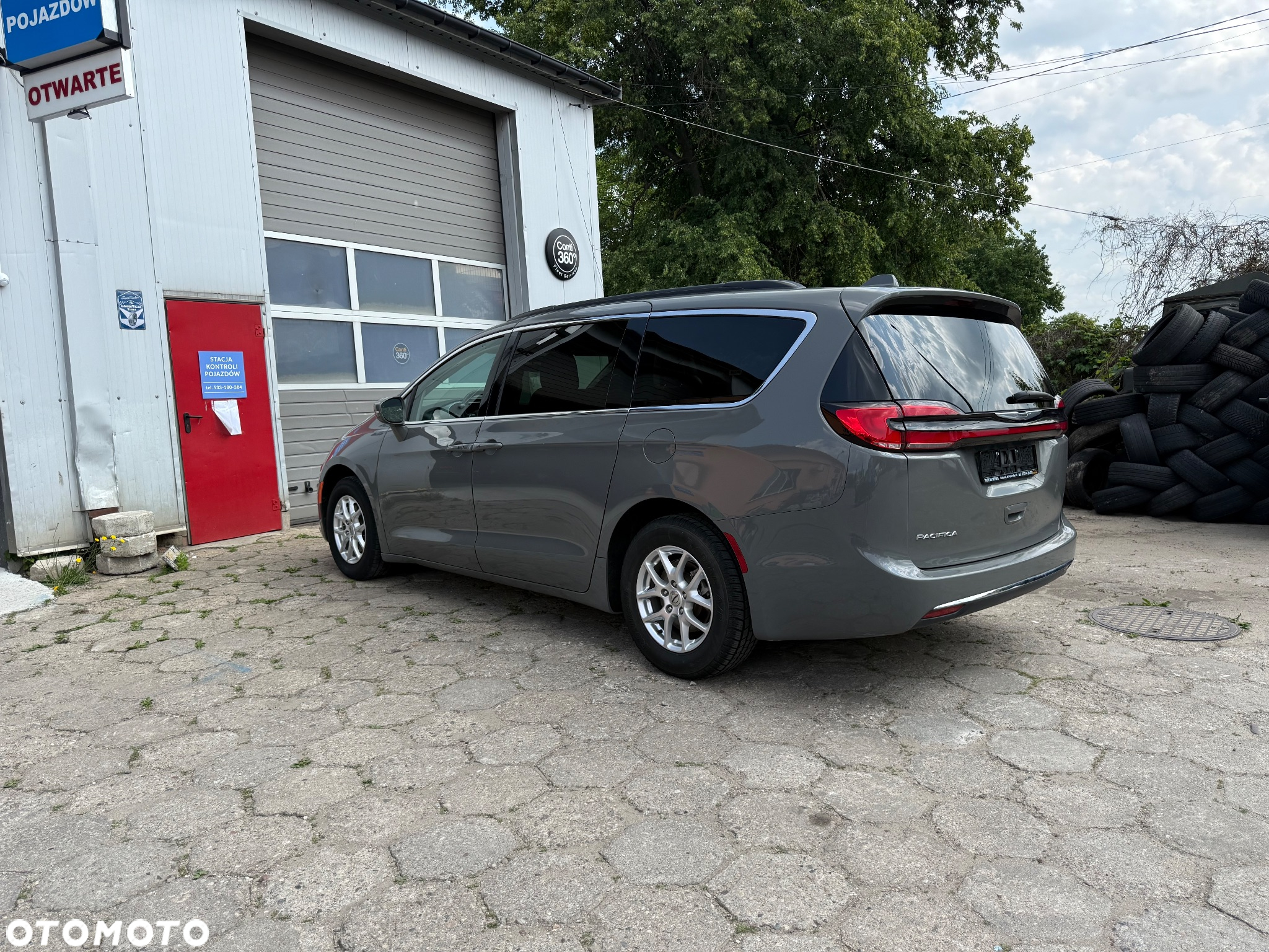 Chrysler Pacifica - 17