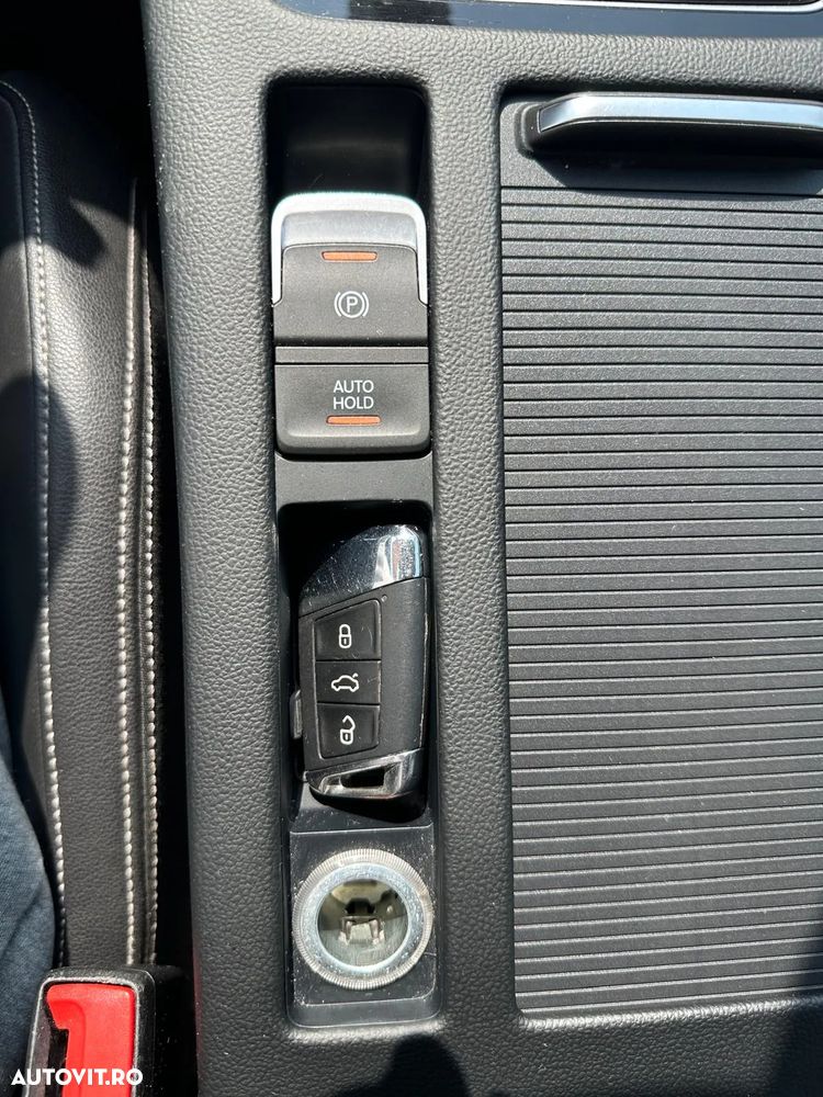Volkswagen Passat 2.0 TDI DSG 4Motion R Executive - 18