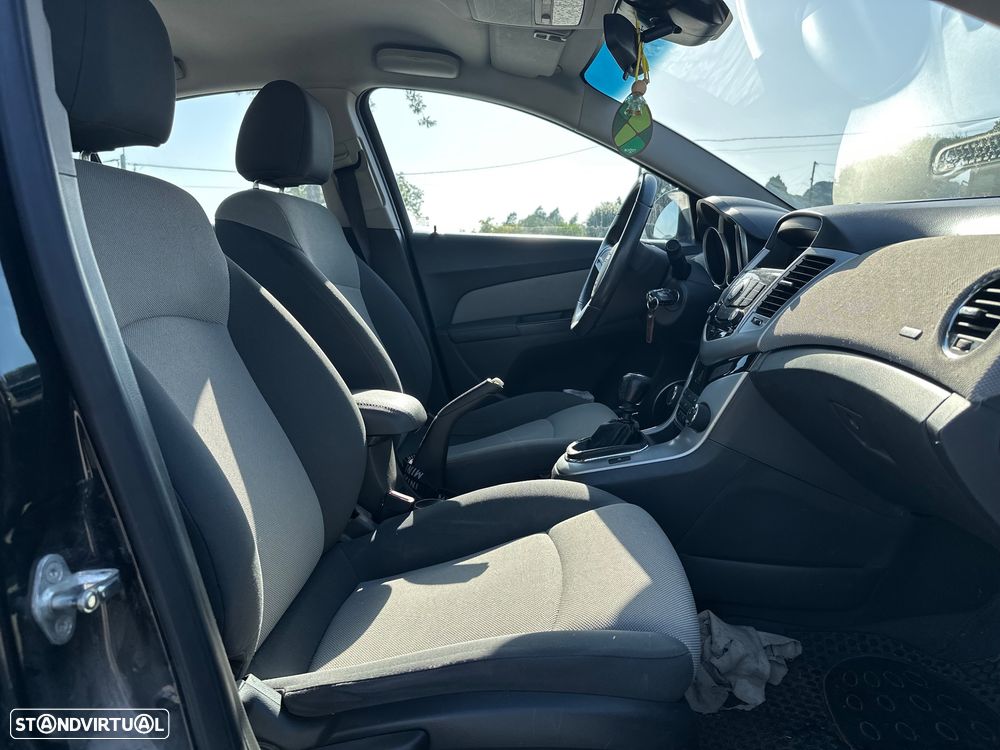 Chevrolet Cruze 1.6 LS - 35