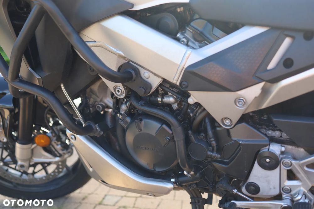 Honda VFR - 23