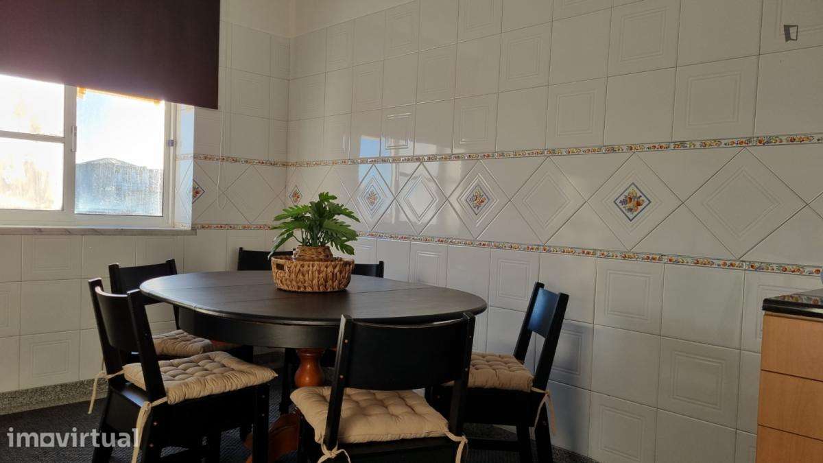 Quarto - localizado em Lisbon - Grande imagem: 4/26