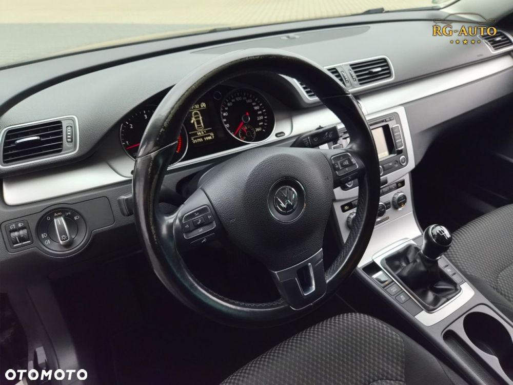 Volkswagen Passat - 19