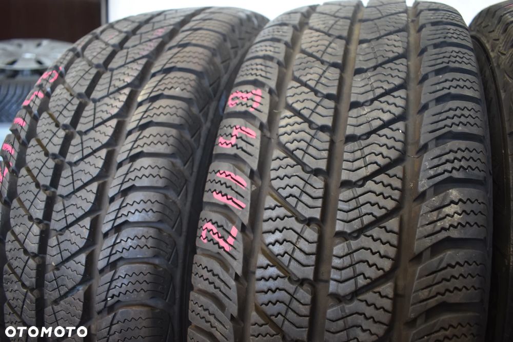 R16C 235/65 Semperit Van-Grip 3 - 2