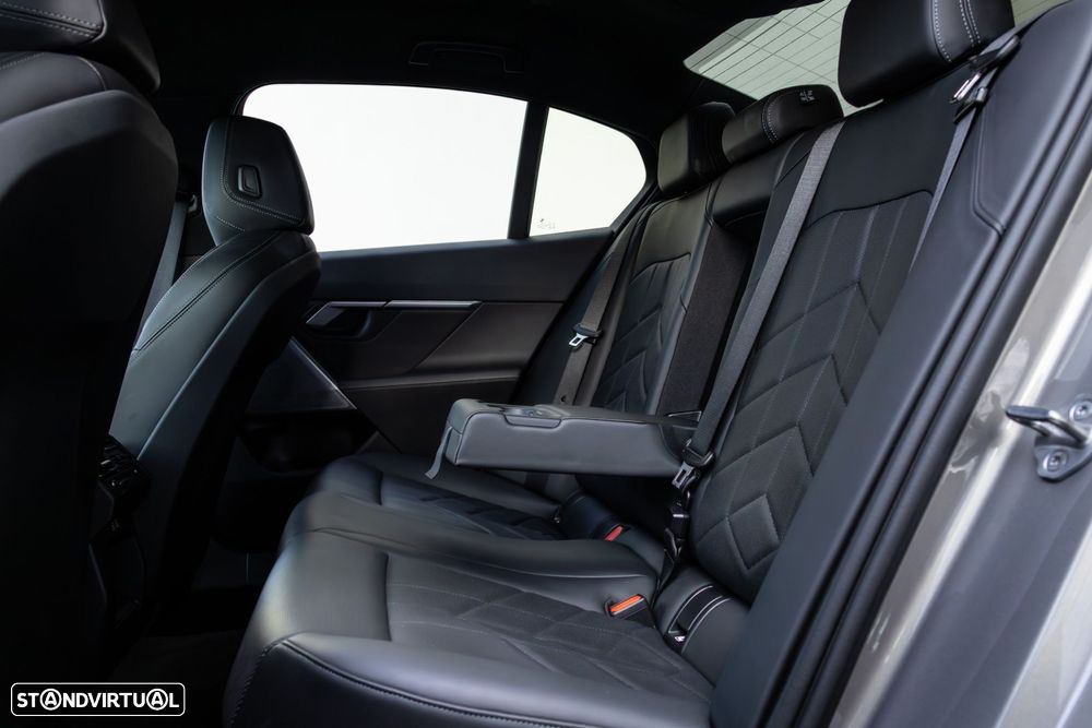 BMW 520 d Pack Desportivo M - 28